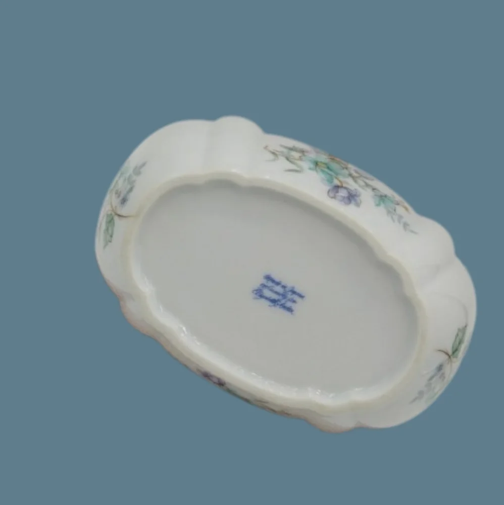 Elizabeth Arden vintage fluted